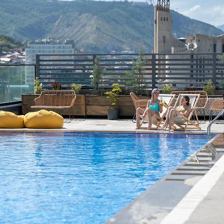Royal Tulip Hotel & Casino, Tbilisi Eksteriør bilde Rooftop pool