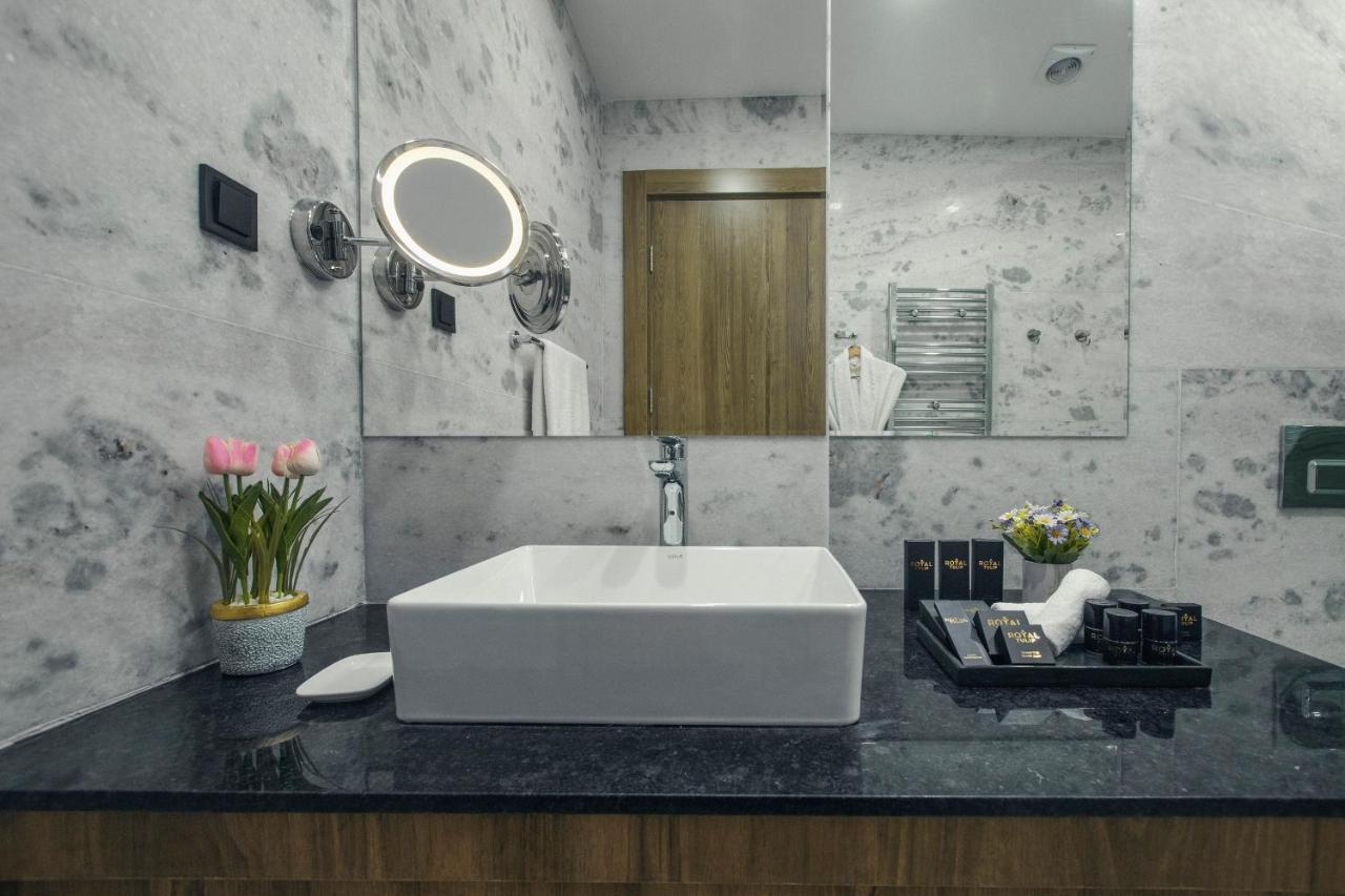 Royal Tulip Hotel & Casino, Tbilisi Eksteriør bilde Bathroom