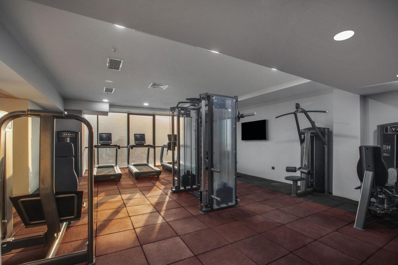 Royal Tulip Hotel & Casino, Tbilisi Eksteriør bilde The gym at the hotel