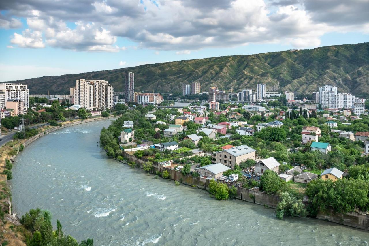 Royal Tulip Hotel & Casino, Tbilisi Eksteriør bilde The Rioni River in Vladikavkaz