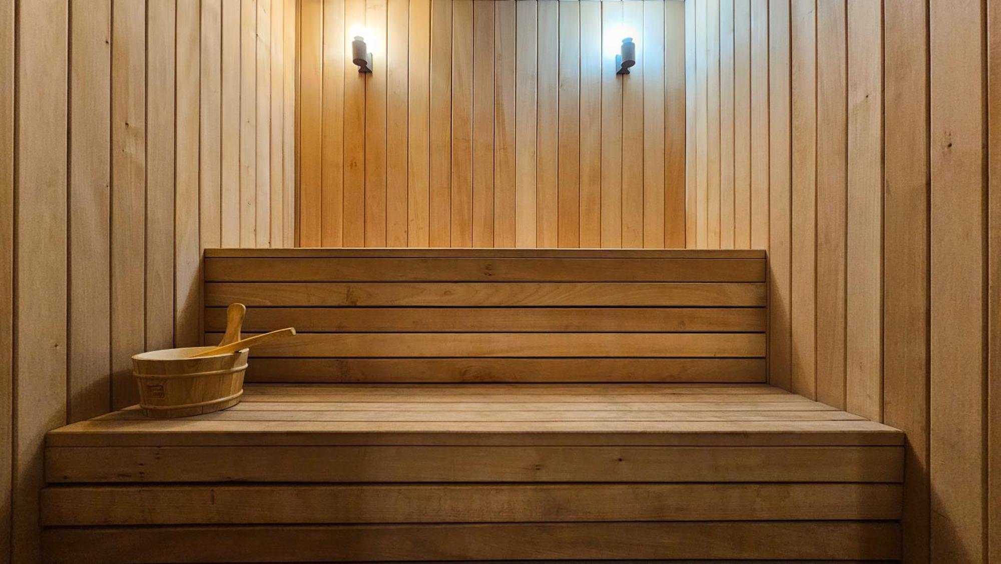 Royal Tulip Hotel & Casino, Tbilisi Eksteriør bilde A Finnish sauna