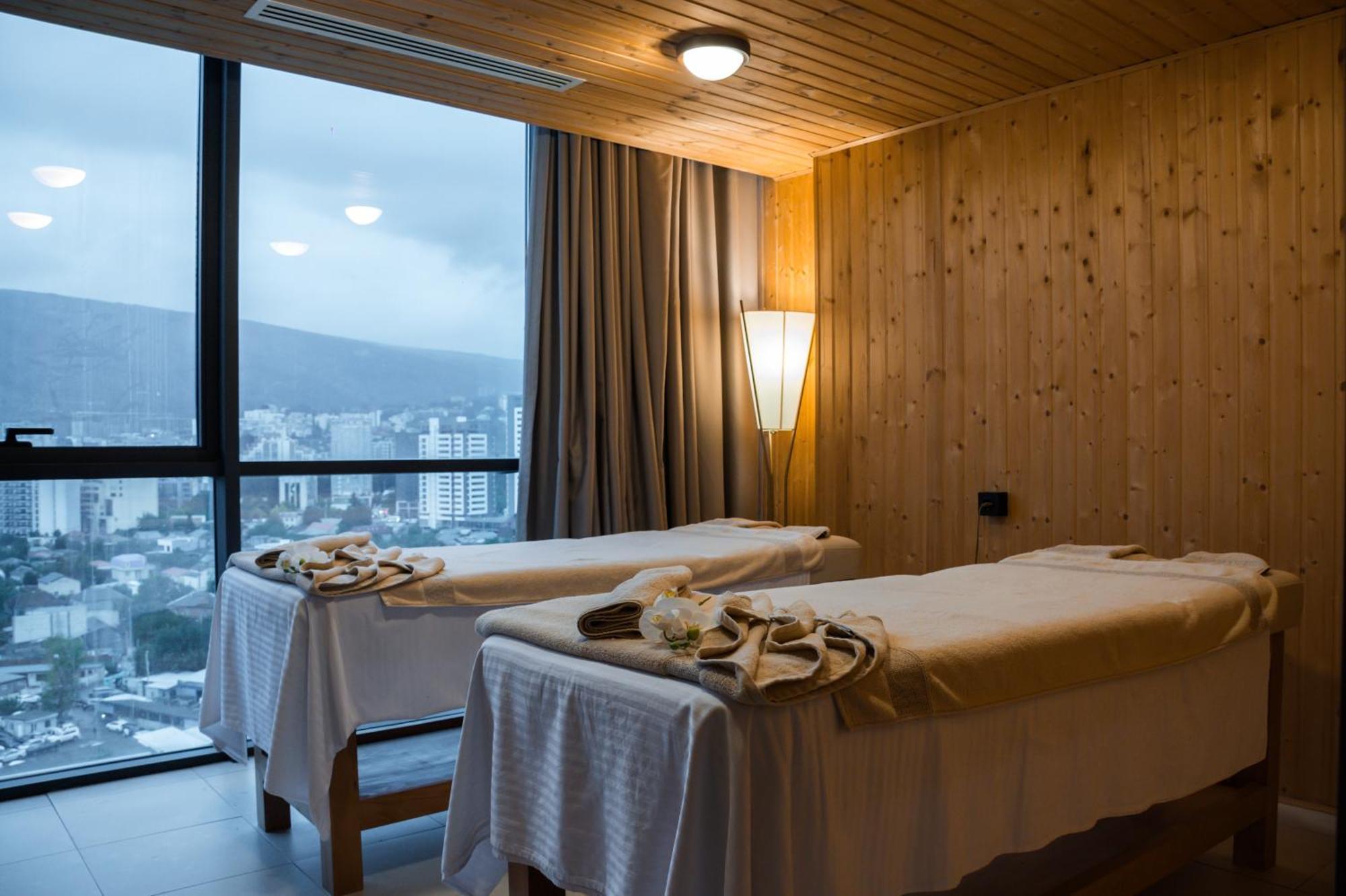 Royal Tulip Hotel & Casino, Tbilisi Eksteriør bilde Massage beds